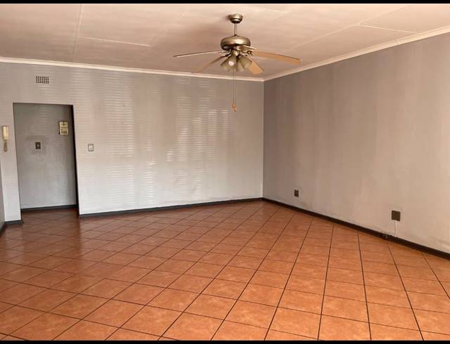 2 BEDROOM TOWNHOUSE FOR SALE IN VANDERBIJLPARK CW 3